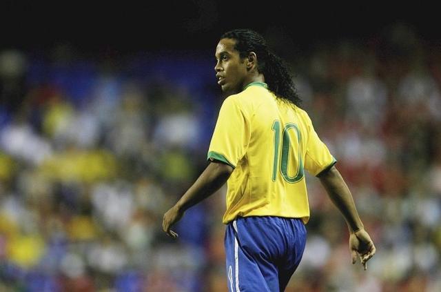 巴西10号球员的名字（巴西历史上最伟大的十位10号球员）(9)