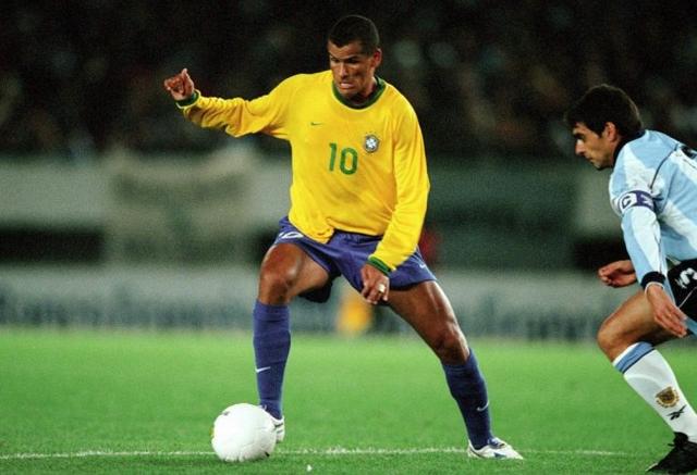 巴西10号球员的名字（巴西历史上最伟大的十位10号球员）(8)