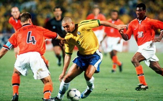 荷兰vs巴西世界杯（简述10年世界杯巴西荷兰之战）(1)