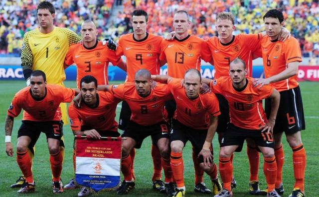 荷兰vs巴西世界杯（简述10年世界杯巴西荷兰之战）(8)