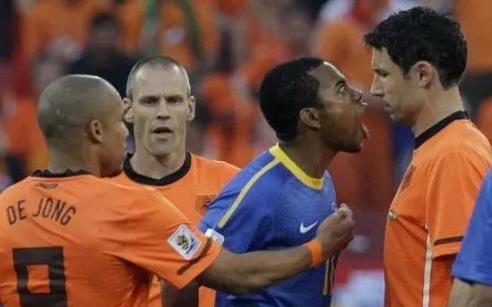 荷兰vs巴西世界杯（简述10年世界杯巴西荷兰之战）(10)