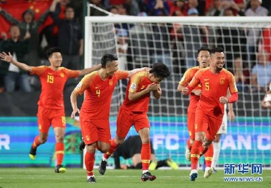 中国vs菲律宾足球（中国3比0轻取菲律宾提前小组出线）(1)