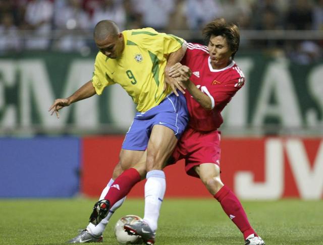 年巴西世界杯阵容（简述2002年世界杯巴西英格兰之战）(3)