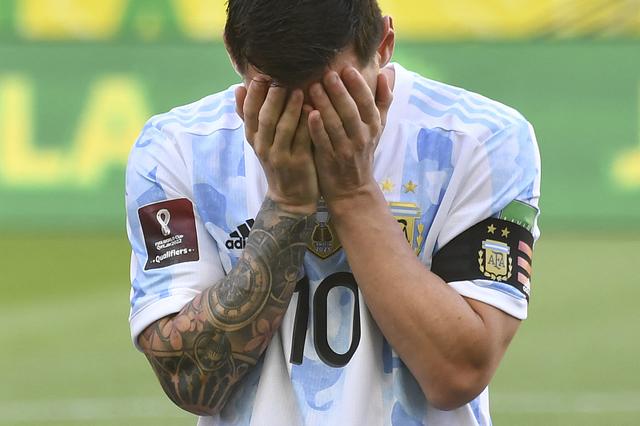 巴西阿根廷比赛8分钟被迫中断（巴西和阿根廷的比赛怎么中断了）(3)