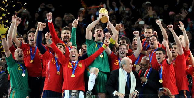 2014世界杯西班牙首发阵容（10年前西班牙世界杯夺冠阵容）(1)