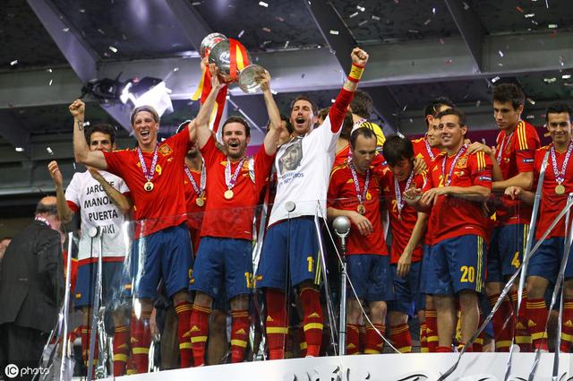 2014世界杯西班牙首发阵容（10年前西班牙世界杯夺冠阵容）(5)