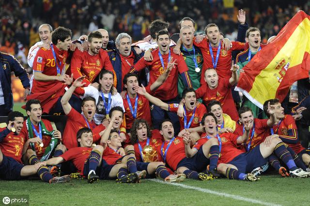 2014世界杯西班牙首发阵容（10年前西班牙世界杯夺冠阵容）(9)