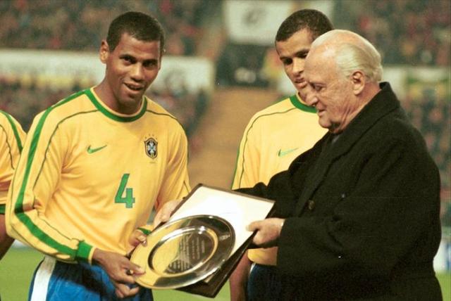 巴西足球历史最佳阵容（巴西足球历史上最佳11人阵容图片）(9)