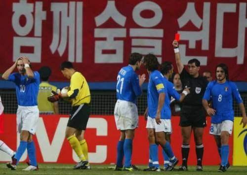 2002世界杯韩国黑哨事件（回顾2002年韩国世界杯足球史上著名黑哨事件）(3)