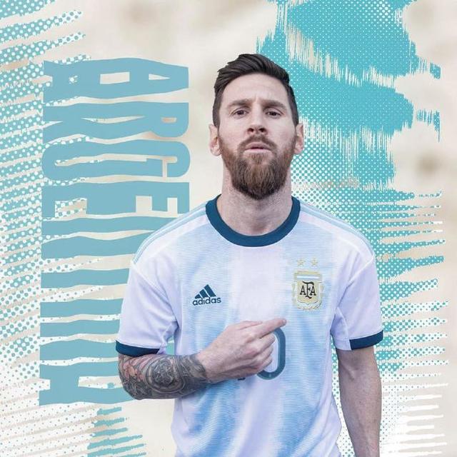 阿根廷美洲杯球衣（梅西身穿阿根廷新版球衣亮现）