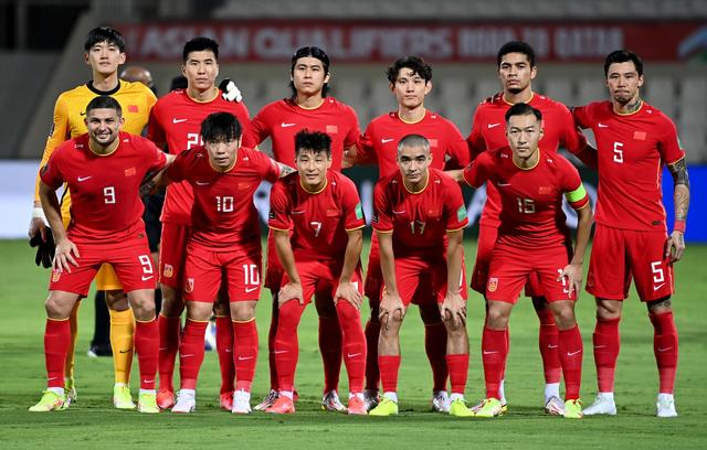 中国足球史上最强11人（足球史上最强十一人分别是谁）(2)