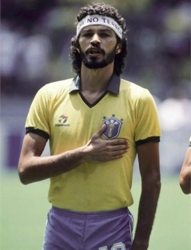 巴西足球巨星排名（巴西历史十大有实力有个性的足球巨星）(6)