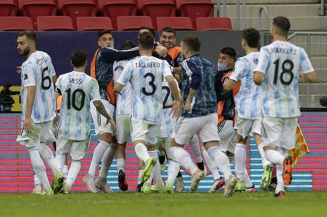 美洲杯巴西vs阿根廷决赛（阿根廷点球胜哥伦比亚与巴西会师决赛）(2)