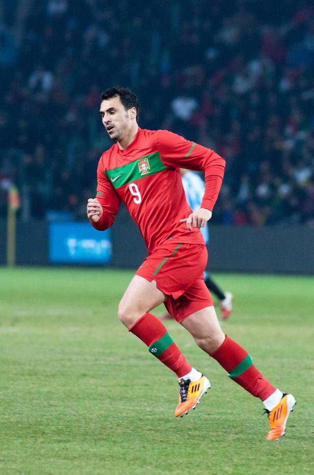 葡萄牙足球明星（细数葡萄牙国家队史上的四大足球巨星）(6)