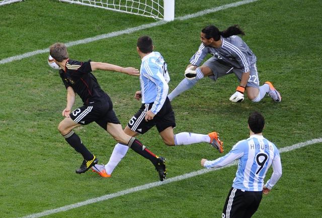 德国和阿根廷交锋史（简述2010世界杯阿根廷德国之战）(4)
