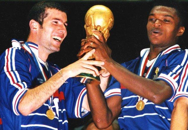 历史最佳23人阵容（法国足球历史最佳阵容）(12)
