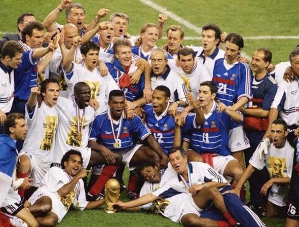 98年世界杯巴西队阵容（巴西击败全明星阵容的荷兰队）(3)