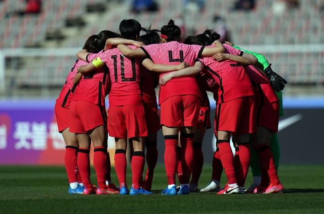 韩国国家足球队名单（韩国女足公布东亚杯24人名单）(1)