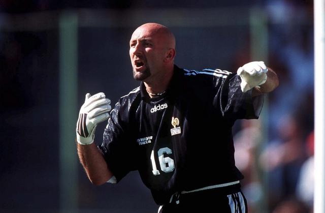 2002年世界杯金手套是谁拿的（历届世界杯最佳守门员金手套奖得主）(8)