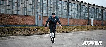 足球的技术和动作要领（每一个花式足球运动员都应该掌握的25个技巧）(7)