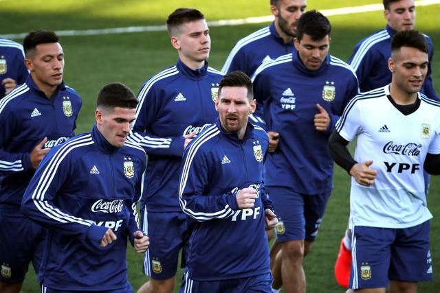 阿根廷国家队队长是谁（阿根廷国家队说梅西是历史第一）(3)