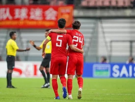中国的足球队世界排名（国足国际排名仍暂列亚洲第11位）(2)