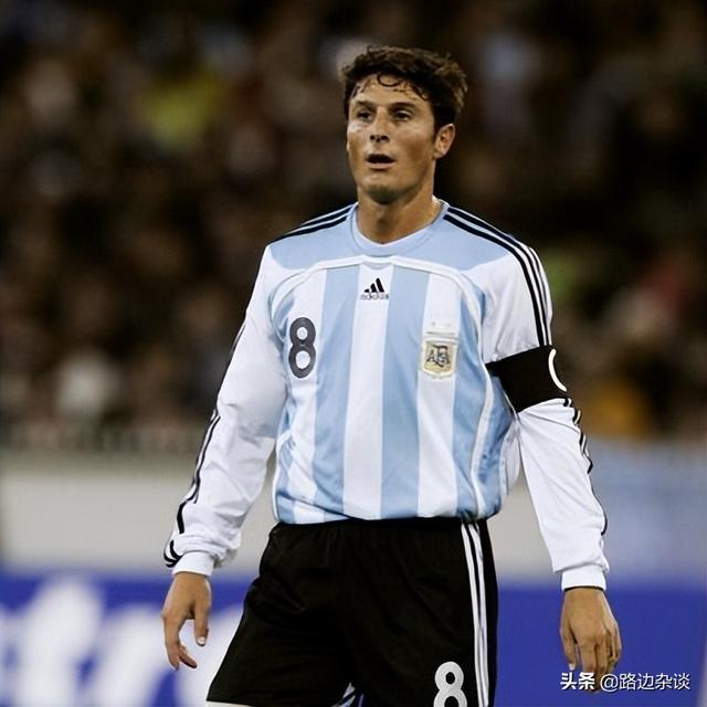 阿根廷球员阵容（盘点世界足球列强历史最佳阵容）(6)