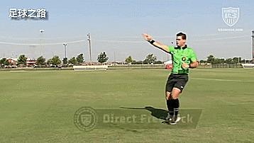 足球裁判员手势图解（足球场上常见的裁判手势和信号）(4)