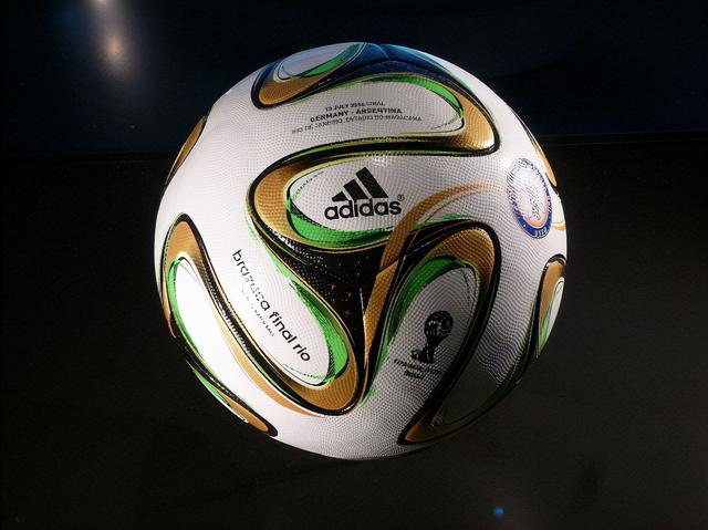 世界杯上最标准的球（历届足球世界杯用球都叫什么）(4)
