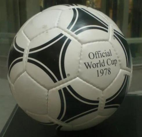 2014世界杯用球图片（历届世界杯足球赛的用球介绍）(11)