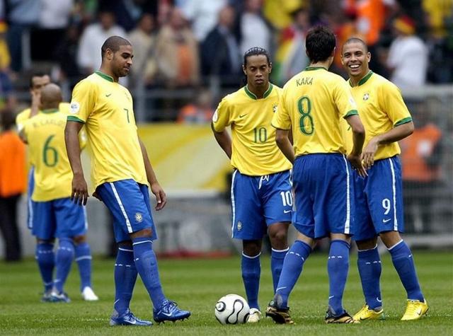 06年巴西队最强阵容（大罗小罗卡卡组史上最强巴西队）