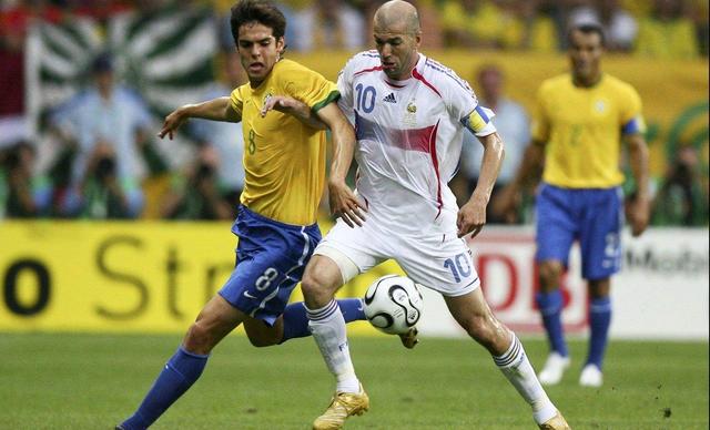 06年巴西队最强阵容（大罗小罗卡卡组史上最强巴西队）(2)