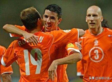 2010南非世界杯荷兰队（橙色军团荷兰队史上的十大前锋）(23)