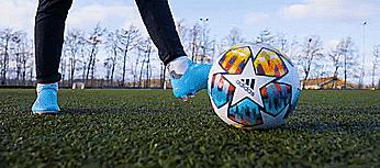 足球传球的动作要领（五种必须要掌握的长传技巧）(7)