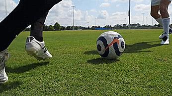 足球过人基本动作（初学者必会的十一个技能）(24)
