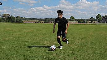 足球过人基本动作（初学者必会的十一个技能）(23)