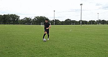 足球过人基本动作（初学者必会的十一个技能）(36)