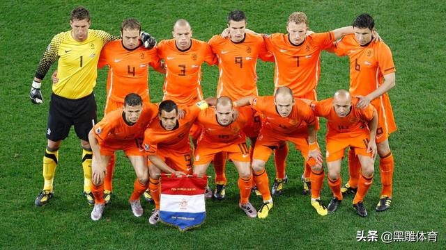 荷兰国家队历届球员名单（荷兰历史十佳球星排名）(1)