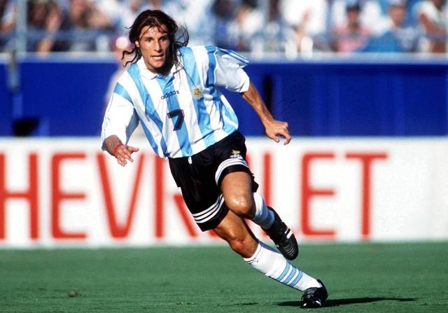 阿根廷足球现役球星排名（阿根廷足球史上的十大巨星）(2)