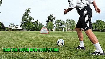 足球运球过人三个阶段（用这个三步三触球原则让你带球更快）(5)