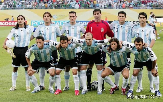 阿根廷世界杯球衣样式（哪一年的阿根廷世界杯球衣好看）(8)