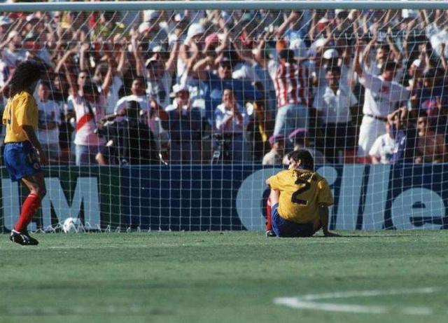 世界杯踢乌龙球被杀（94世界杯哥伦比亚被枪杀球员）(8)