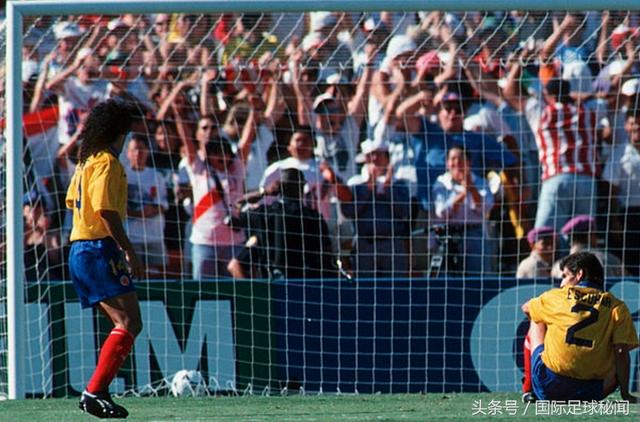 哥伦比亚足球乌龙事件（世界杯最出名的乌龙球来自于24年前的今天）(2)