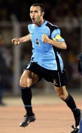 乌拉圭知名球员（乌拉圭足球历史最强11人）(9)
