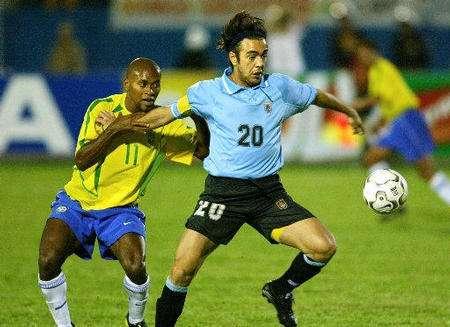 乌拉圭知名球员（乌拉圭足球历史最强11人）(16)