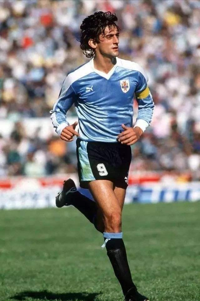乌拉圭知名球员（乌拉圭足球历史最强11人）(18)