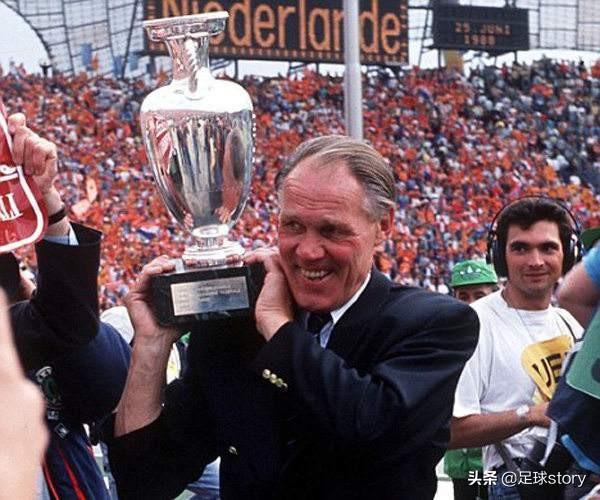1974年世界杯荷兰阵容（荷兰足球历史最佳阵容）(4)
