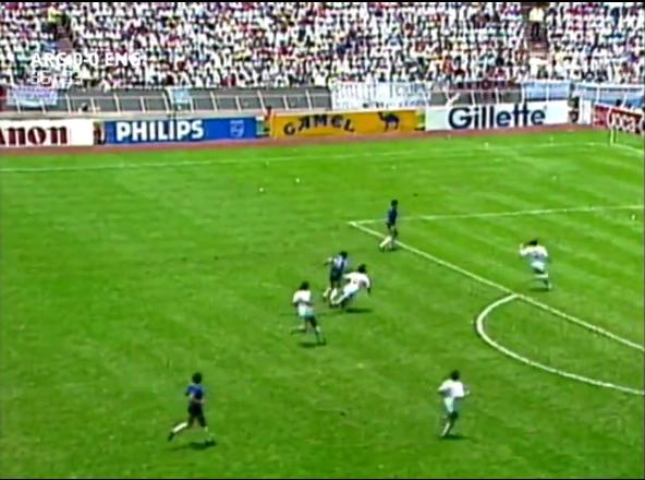 马拉多纳进球集锦（1986世界杯阿根廷对英格兰）(15)