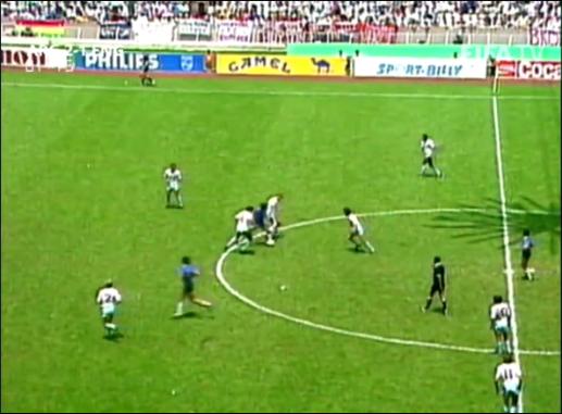 马拉多纳进球集锦（1986世界杯阿根廷对英格兰）(48)