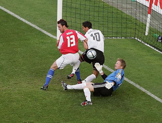 2004年欧洲杯决赛比分（04年欧洲杯打出经典对攻战）(14)
